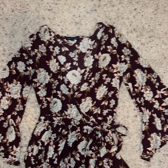 American Eagle Bohemian Wrap Blouse Red Floral Bell Sleeve Women’s Size S - Picture 6 of 10